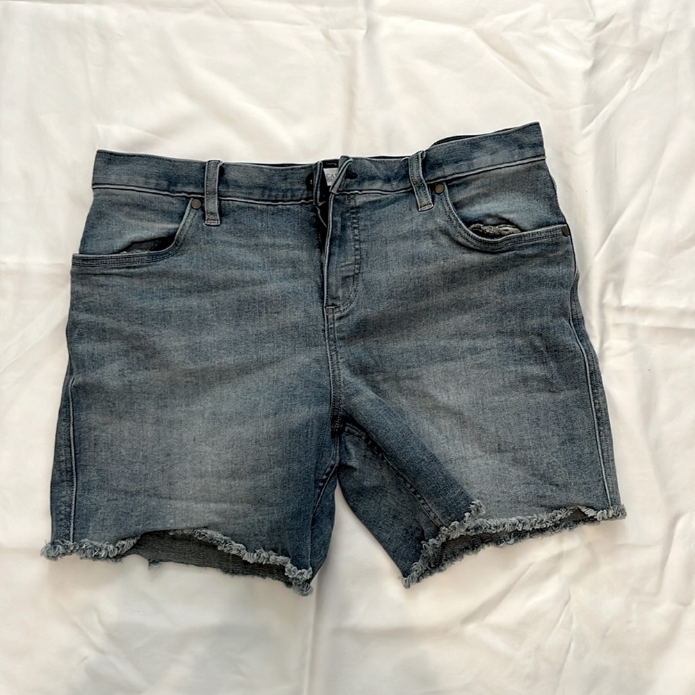 Carve Designs women’s 5 in inseam jean shorts. Size 10.